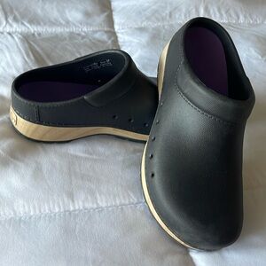 Dansko women’s Kane slip on